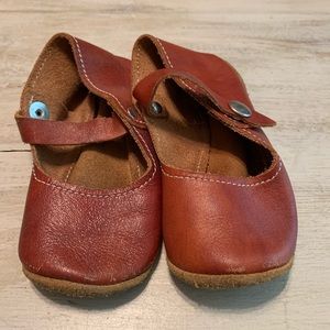 Mom petit chestnut Mary Janes size 6